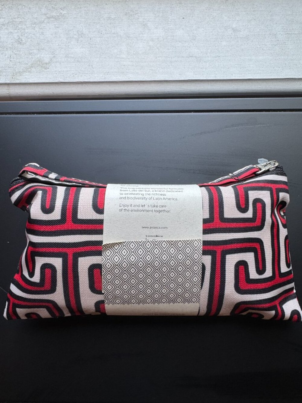 Avianca - Coveted First-Class Amenity Kit -  brand new never opened - Picture 2 of 4